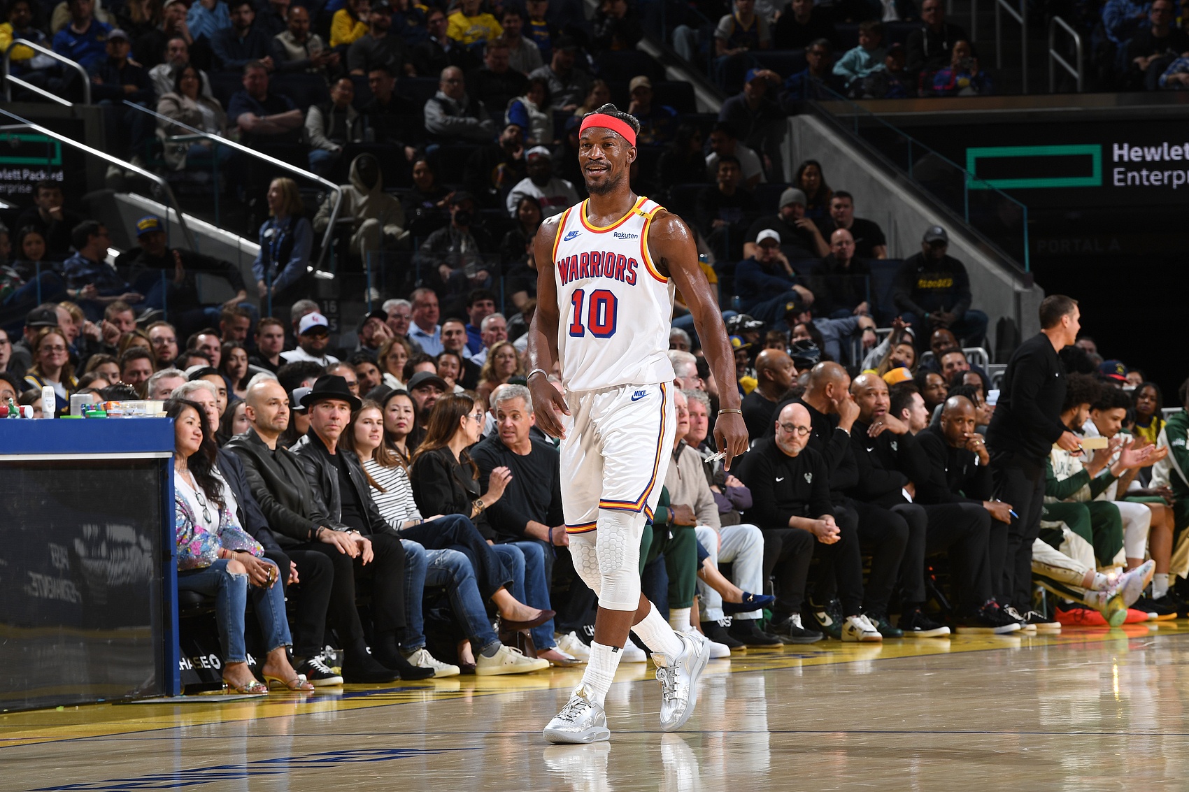 包含巴特勒连续七场比赛得分超过比赛规则变更，篮网不断突破！观众掌声雷动的词条-九游体育官网